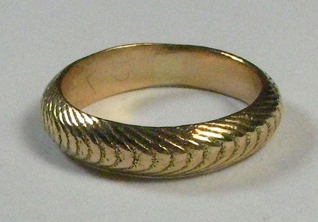 thick gold cuttlefish ring