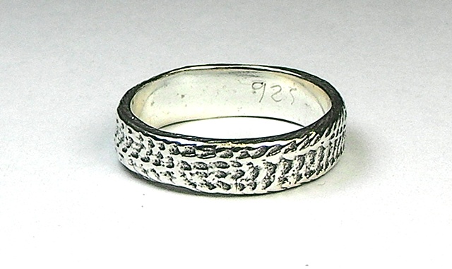thin silver snakeskin ring