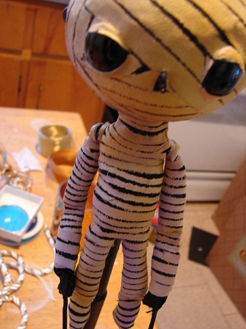 Mummy - rod puppet