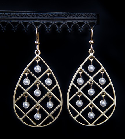 Pearl & Matte Gold 'Snowshoe' Earrings