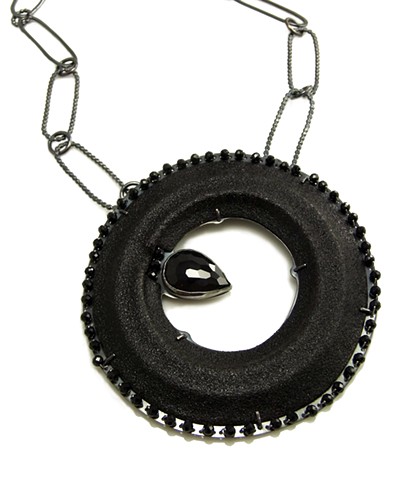 black wreath necklace