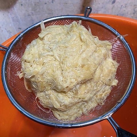 Straining the cooked and rinsed fiber