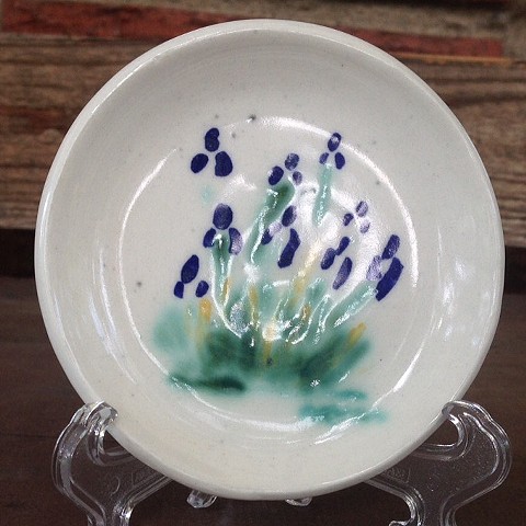 Small plate with blurry iris painting
