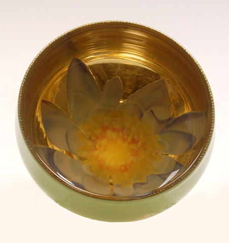 janmaitland.com eglomise, Reverse painting on glass, gilded glass, "Water Lily"glass bowl by Jan Maitland,, 23-Karat Gold Leaf, janmaitland.com