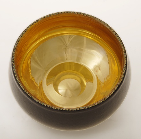 eglomise, églomisé, Reverse gilding and painting on glass, blown glass bowl, water gilding with gold leaf , verre églomisé, gold and black glass bowl, glass art, janmaitland.com