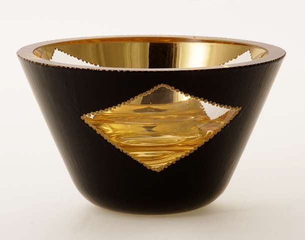 eglomise, verre églomisé, Reverse gilding and painting on glass, "Triangles" glass bowl by Jan Maitland, blown glass bowl, water gilding with gold leaf , verre Eglomisé, hand painting on glass, gold and black glass bowl, glass art, home decor, janmaitland
