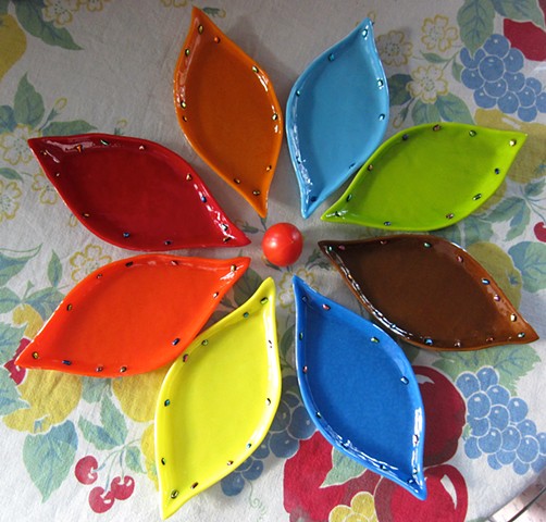 More Leaf Plates!
Details:
Measures about 6" long by 3" wide.
$12.00