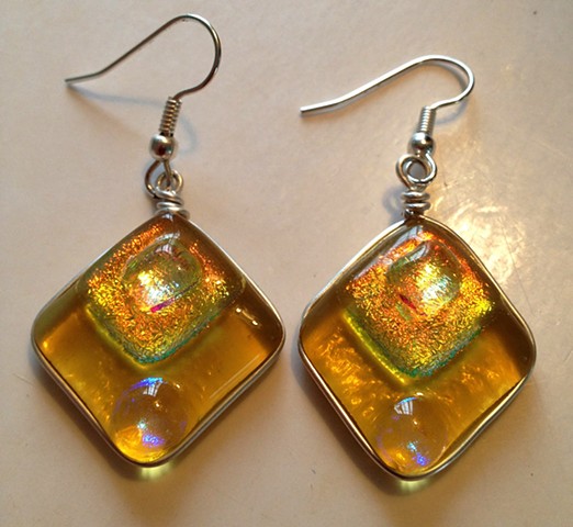 Amber Diamond Delight earrings

details:
about 1" x 1"
wrapped in silver wire