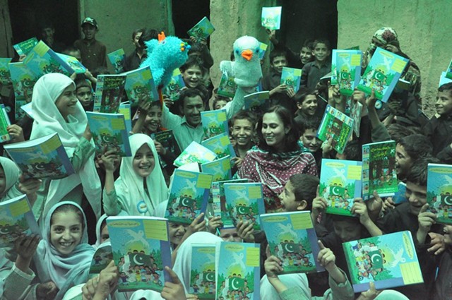 Distribution of Amai copies in Afghan refugee camp in Islamabad