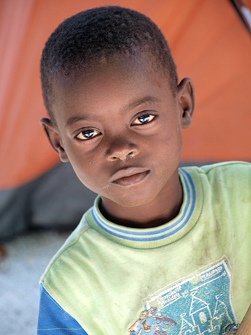 Haitian boy in new tent camp
Léogâne