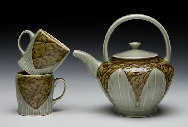 xl teapot with overhead handle and cups avocado
