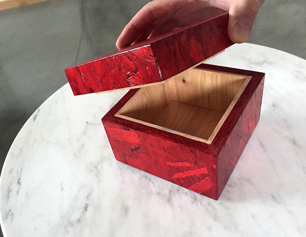 Wooden OSB box in red with natural wood interior. Colored OSB.