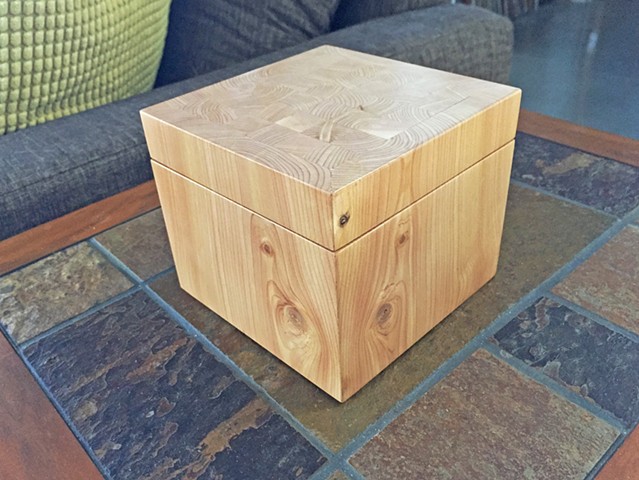 Juniper wooden keepsake box with endgrain lid, 5" square.