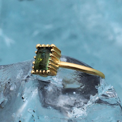 18ky Gold Ring with Green Tourmaline