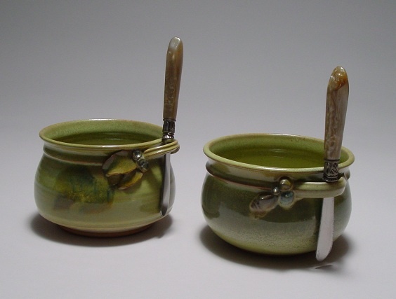 Cheese pots with knives