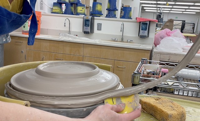 Jiggering a plate