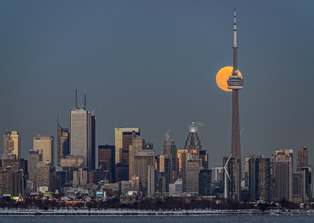 CN Tower Moonrise

December 2013