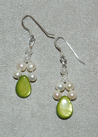 Flat teardrop-shape Mother of Pearl Earrings in apple green with Freshwater pearls 
