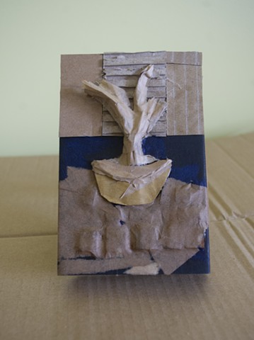 Der Brunnen/The Fountain made of recycled cardboard, paper and tissue papier 