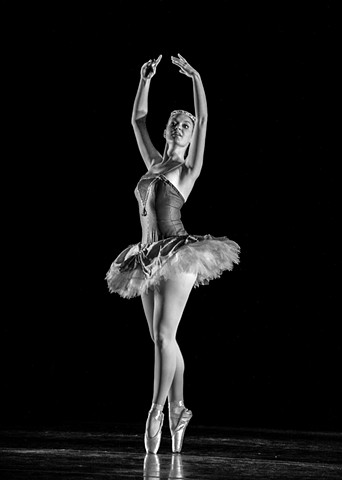 Ballerina, Ballet, Loyola Ballet, black and white photo, Loyola, new Orleans, Louisiana, 