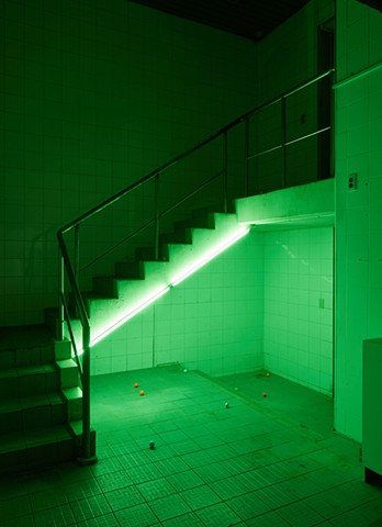 T5 green lights on stair, lost balls