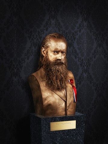 Work with Studio Isidor for Plot magazine. 
Cover photo of Egil Hegerberg as a bronze statue. 

