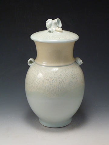 Porcelain Jar with Five Shells