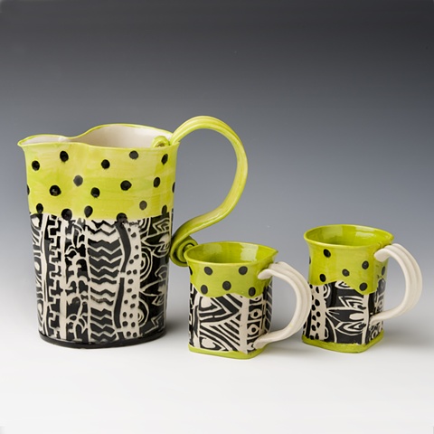 Af tex pitcher and cups, yellow and black