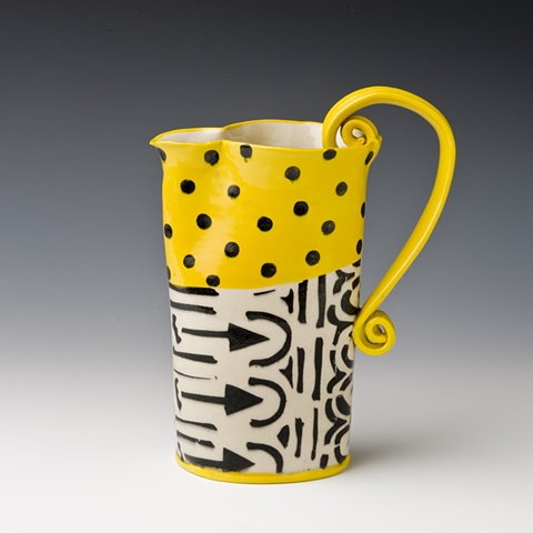 Af tex pitcher, deep yellow and black