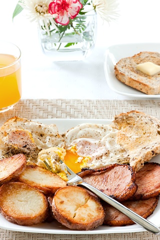 homefries eggs bacon oj bread