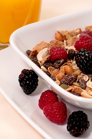 cereal granola berries bowl orange-juice