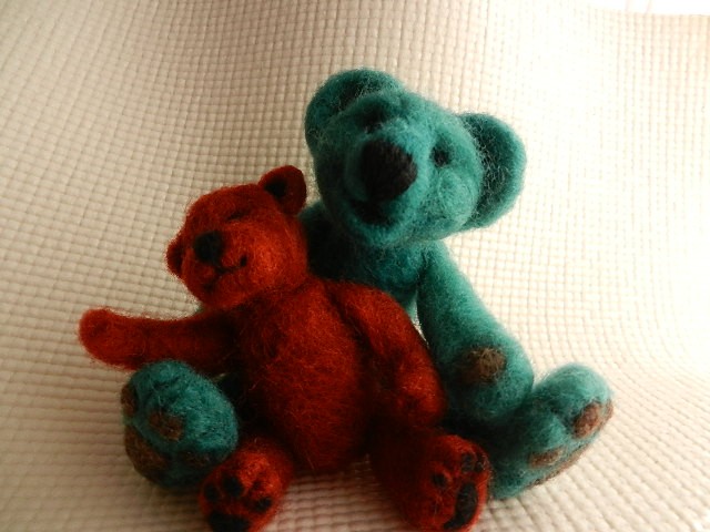 Little felted teddy bears