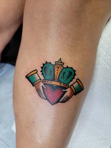 Claddagh tattoo in a traditional style under knee by Gina Matsuo of Copper Fox in Kissimmee Florida Best tattoo shop near me