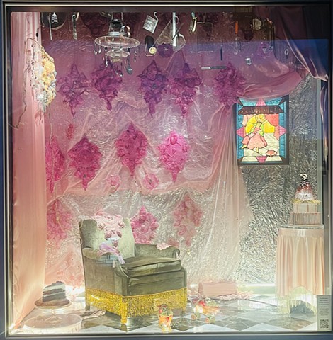 Linda Mae Tratechaud / Sculpture in Glass, Metal, & Paper