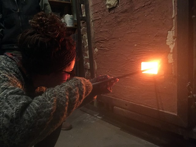 In the suburbs of Philadelphia where she grew up, Anna took a class at a local community arts center and immediately fell in love with making pottery. Her craving to learn about ceramics led her to Virginia Commonwealth University to get her BFA. During h