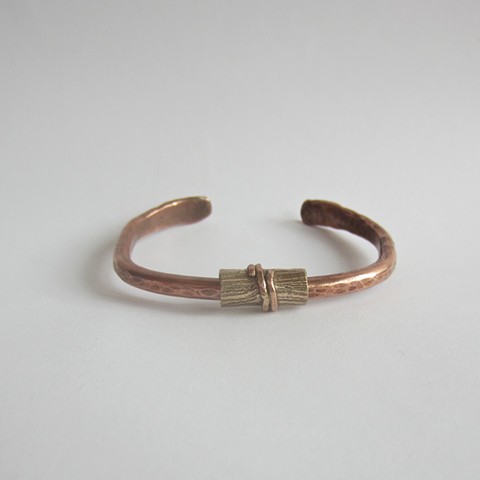 Cuff bracelet with Log Bead 
