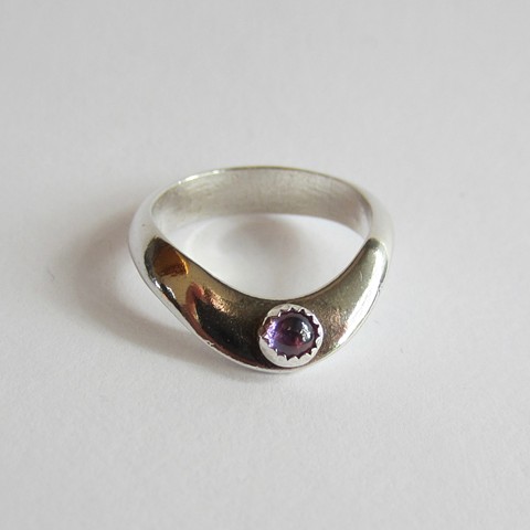 Small Wave with Amethyst ring