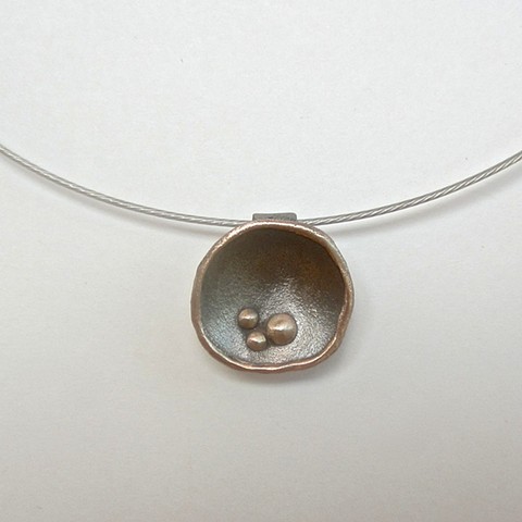 Domed pendant necklace