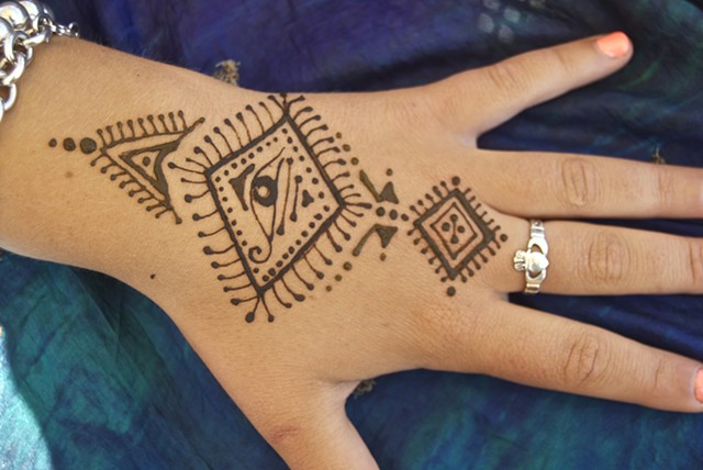 Henna Hand design- the Watchful Eye-Moroccan style