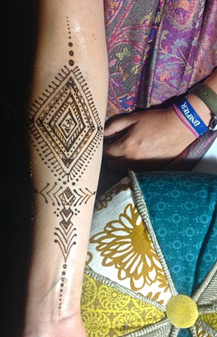 Henna geometric arm piece