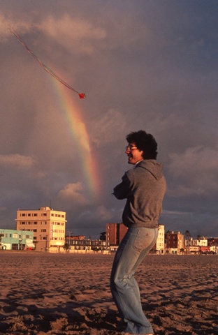 Steve Edeiken" flying his Rainbow Kites