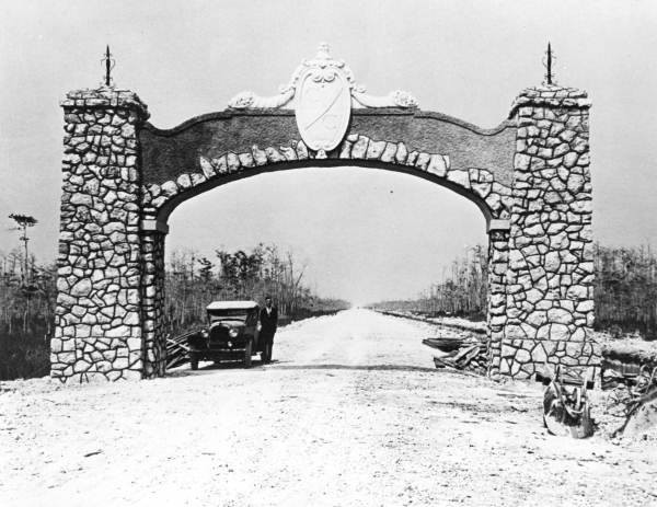 Historical entrance to Tamiami Trail