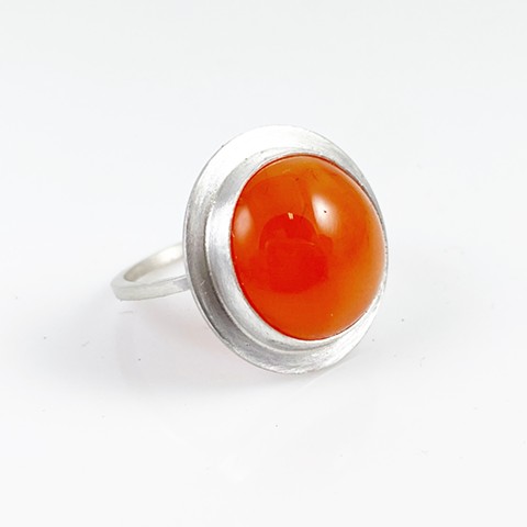 Carnelian cabochon and sterling silver ring 