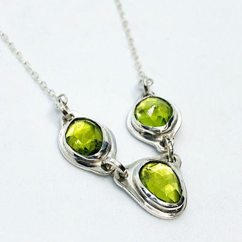 Rose cut peridot and sterling silver necklace 