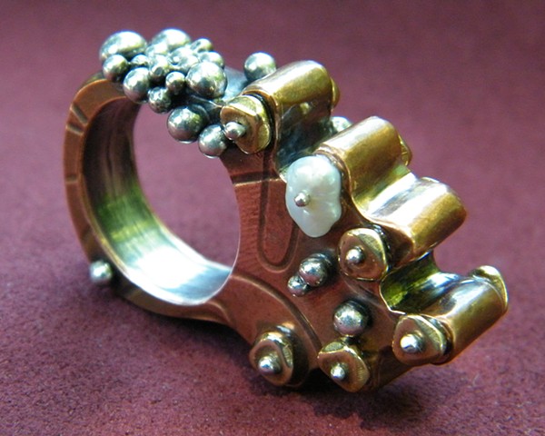 Hollow form fashion ring with fresh water pearl