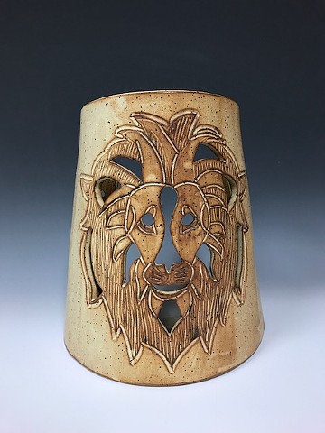 Lion candle sconce approx 8x9x4