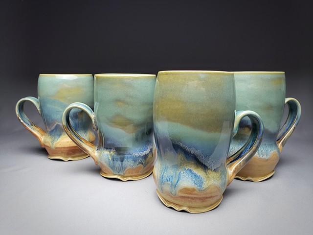 Item DV118 Waisted Mugs in Turquoise & Red Gold