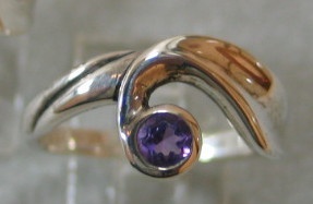 R7 STERLING RING WITH AMETHYST