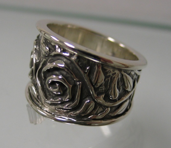 Double Rose Band side view