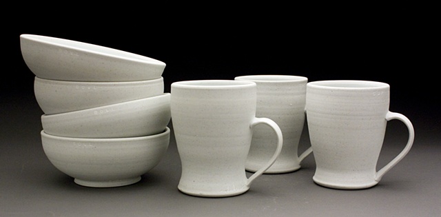 White cups and bowls